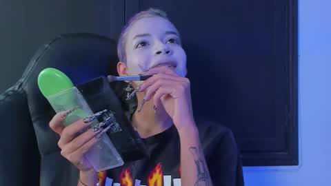 Anny online show from November 2025 04:48:02 AM