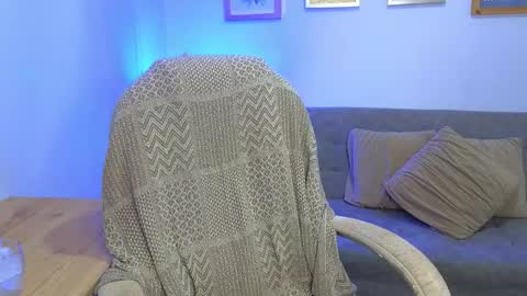 ANNY LOUIS online show from December 2025 07:09:01 PM