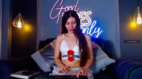 anny_loves online show from February 2026 06:00:02 PM