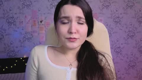 Annie online show from November 2025 06:06:02 AM