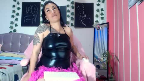 Snapshot of annyevans_ chatting on February 2025 10:55:01 PM online show from February 2025 10:55:01 PM