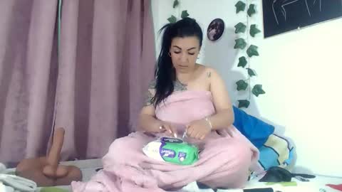 Snapshot of annyevans_ chatting on October 2025 02:48:01 PM online show from October 2025 02:48:01 PM