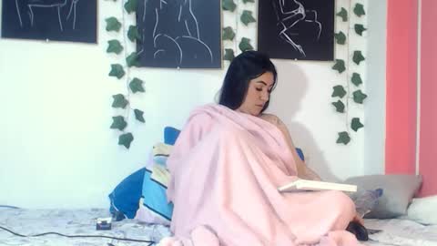 Snapshot of annyevans_ chatting on October 2025 01:58:01 PM online show from October 2025 01:58:01 PM