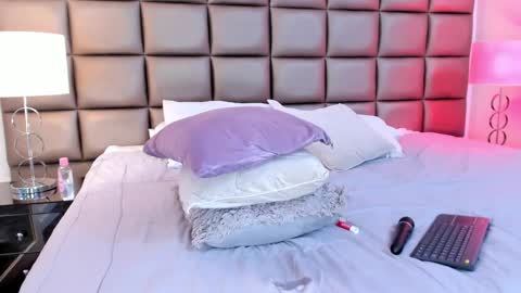 Snapshot of annyhizzle chatting on February 2025 12:58:02 AM online show from February 2025 12:58:02 AM