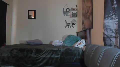 Annyluna online show from April 2026 06:19:01 PM