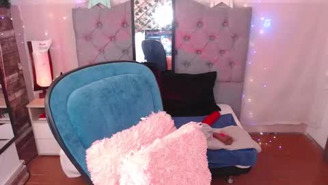 antolyh_c online show from February 2026 12:24:01 PM