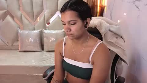 Antonela online show from December 2025 12:54:01 PM