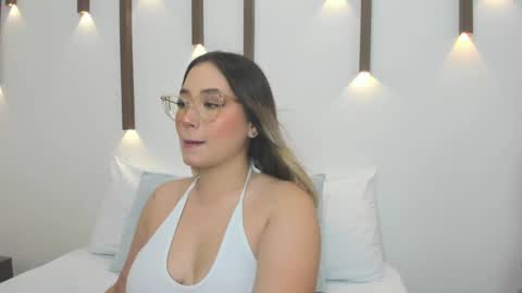 A N T O N E L L A  online show from February 2025 12:05:02 PM