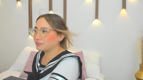 A N T O N E L L A  online show from February 2025 06:05:01 PM