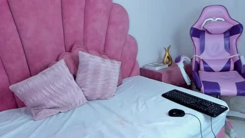 Snapshot of antonella_foxxxx chatting on June 2026 06:01:02 PM antonella_foxxxx online show from June 2026 06:01:02 PM