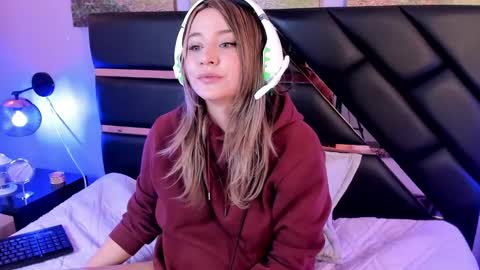 My name is Andrea  thumb up me please its important online show from December 2024 09:11:01 PM