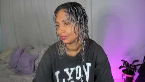 Snapshot of antonellaparker chatting on October 2025 12:09:02 PM Sarah online show from October 2025 12:09:02 PM