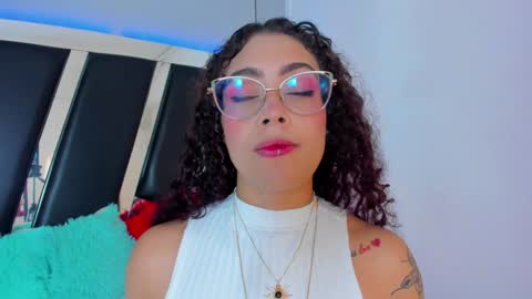 A N T O N E L L E  online show from February 2025 11:38:02 AM