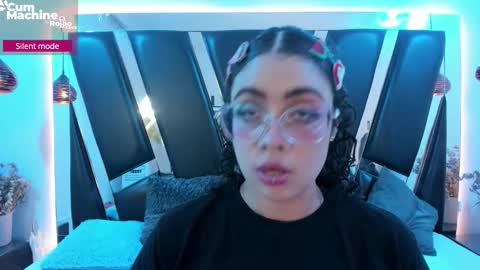 A N T O N E L L E  online show from September 2025 11:32:02 AM