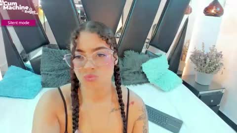 A N T O N E L L E  online show from September 2025 11:34:02 AM