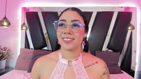 A N T O N E L L E  online show from November 2025 11:20:01 AM