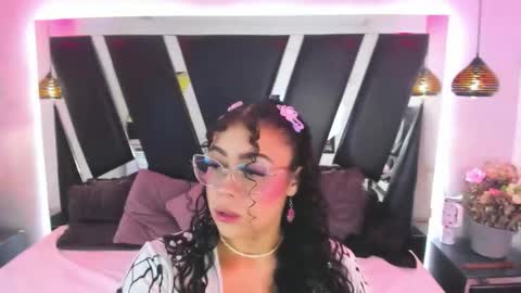 A N T O N E L L E  online show from November 2025 11:10:02 AM