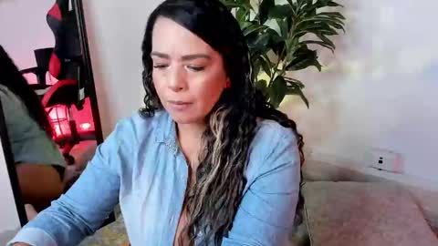 Antonia online show from February 2025 08:49:01 PM