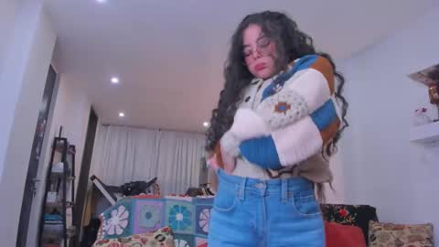 Antonia online show from February 2026 04:01:02 AM