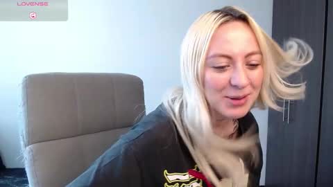 Snapshot of anttoniia chatting on December 2024 06:31:01 PM Antonia online show from December 2024 06:31:01 PM