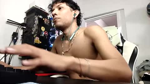 AnuarDHM online show from November 2025 02:45:02 PM