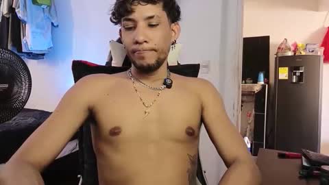 AnuarDHM online show from December 2025 08:48:01 PM