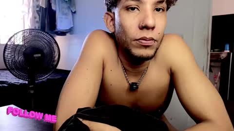 AnuarDHM online show from December 2025 06:37:02 PM