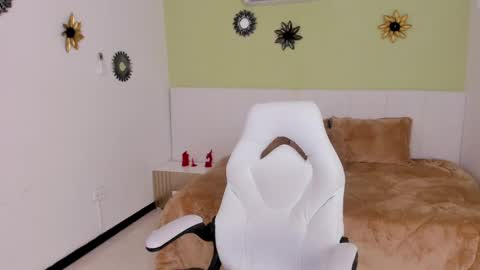 Anyy Honey online show from November 2025 06:45:01 PM