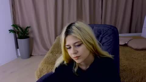 ApheliaStar online show from November 2025 03:37:02 PM