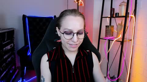 Snapshot of aphexqueen chatting on December 2024 04:07:02 PM APHEX QUEEN online show from December 2024 04:07:02 PM