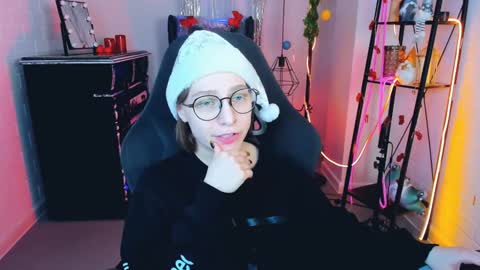 Snapshot of aphexqueen chatting on December 2024 06:09:01 PM APHEX QUEEN online show from December 2024 06:09:01 PM