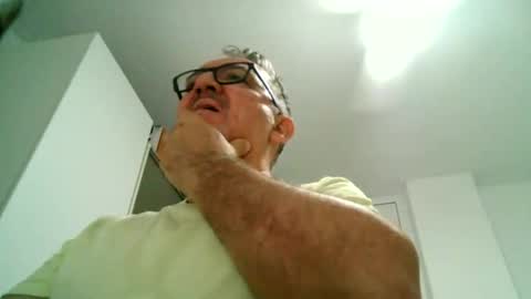 Snapshot of apixaba chatting on September 2025 09:20:02 PM furry bear online show from September 2025 09:20:02 PM