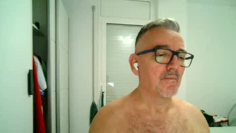 Snapshot of apixaba chatting on September 2025 09:31:02 PM furry bear online show from September 2025 09:31:02 PM