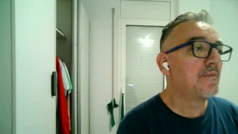 Snapshot of apixaba chatting on October 2025 10:51:01 PM furry bear online show from October 2025 10:51:01 PM