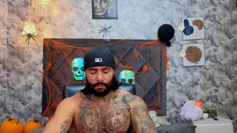 Snapshot of apolo_rousse chatting on October 2025 10:52:01 PM Apolo online show from October 2025 10:52:01 PM