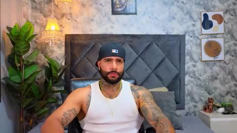 Snapshot of apolo_rousse chatting on November 2025 10:43:01 PM Apolo online show from November 2025 10:43:01 PM