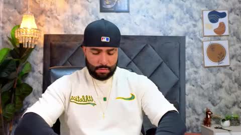 Snapshot of apolo_rousse chatting on November 2025 08:40:01 PM Apolo online show from November 2025 08:40:01 PM