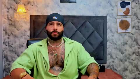 Snapshot of apolo_rousse chatting on November 2025 11:04:02 PM Apolo online show from November 2025 11:04:02 PM