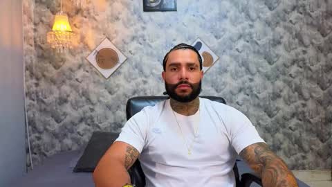 Snapshot of apolo_rousse chatting on December 2025 09:30:01 PM Apolo online show from December 2025 09:30:01 PM