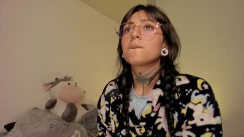 Snapshot of apolorising_ chatting on September 2025 02:22:01 AM Lola  Apolo online show from September 2025 02:22:01 AM