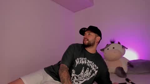 Snapshot of apolorising_ chatting on September 2025 04:03:01 AM Lola  Apolo online show from September 2025 04:03:01 AM