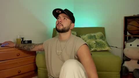 Snapshot of apolorising_ chatting on October 2025 10:40:01 PM Lola  Apolo online show from October 2025 10:40:01 PM