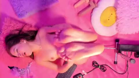 Snapshot of apple_of_pleasure chatting on July 2026 09:27:01 PM Lily online show from July 2026 09:27:01 PM