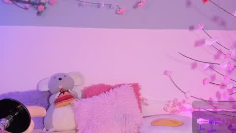 Snapshot of apple_of_pleasure chatting on July 2026 08:33:02 PM Lily online show from July 2026 08:33:02 PM