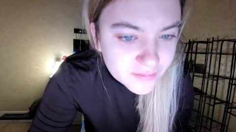 appleyummybuns online show from November 2025 03:19:01 AM