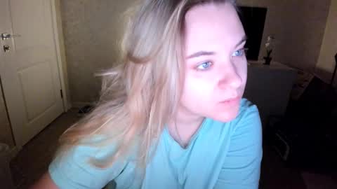 appleyummybuns online show from November 2025 04:18:01 PM