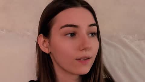 Snapshot of approche_toi_petite chatting on September 2025 11:32:01 AM Meghan online show from September 2025 11:32:01 AM