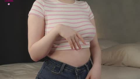 Snapshot of approche_toi_petite chatting on April 2026 12:59:01 PM Meghan online show from April 2026 12:59:01 PM