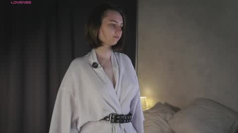 Snapshot of approche_toi_petite chatting on May 2026 02:03:02 PM Meghan online show from May 2026 02:03:02 PM