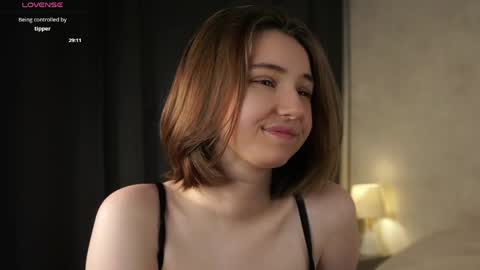 Snapshot of approche_toi_petite chatting on May 2026 02:00:01 PM Meghan online show from May 2026 02:00:01 PM